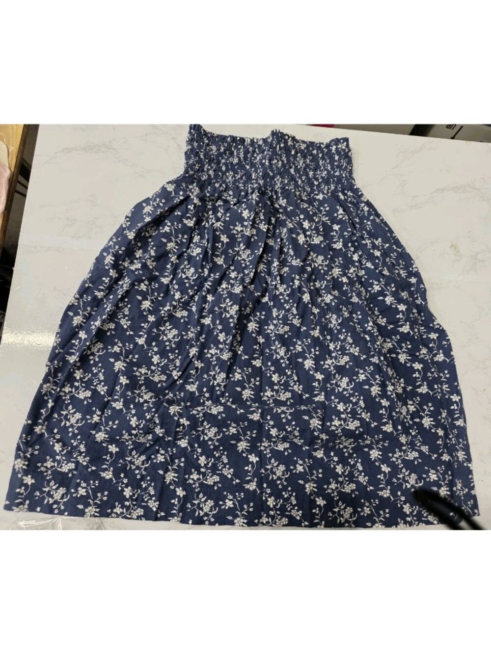 Universal Thread Women’s S Navy Blue Floral Smocked Waist Maxi Skirt Boho. Wl488